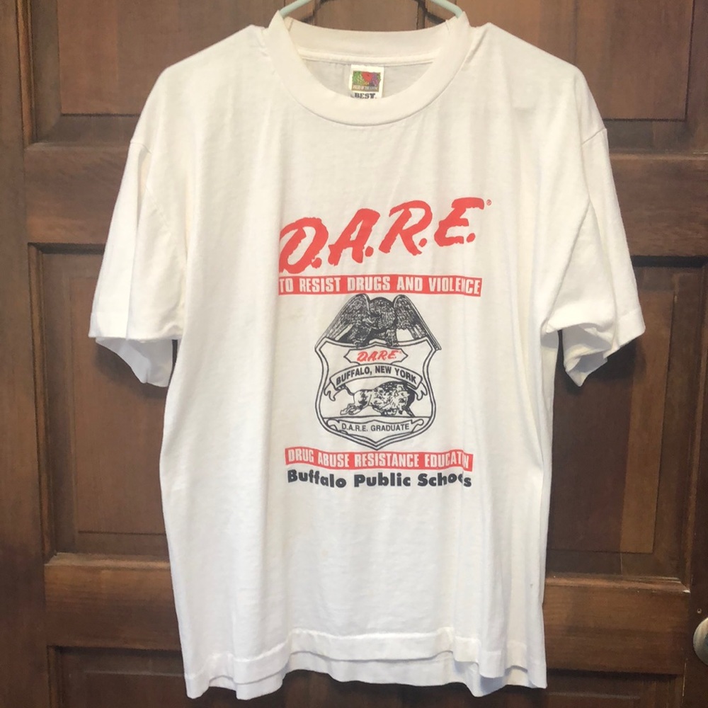 Vintage D.A.R.E. Buffalo Public Schools Graduate Men’s Large T-Shirt.